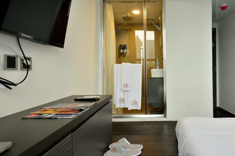 Deluxe Room, Park View | In-room safe, soundproofing, iron/ironing board, free WiFi