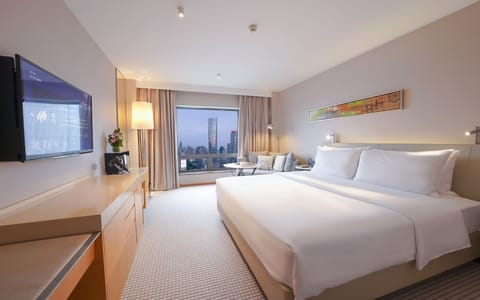 Jinling Tower City View Deluxe Room | Premium bedding, minibar, in-room safe, desk