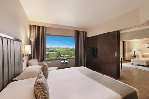 Premier Suite | Premium bedding, memory foam beds, free minibar, in-room safe