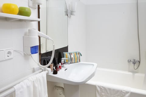 Double Room, Balcony (Air Conditioned) | Bathroom | Deep soaking tub, eco-friendly toiletries, hair dryer, towels