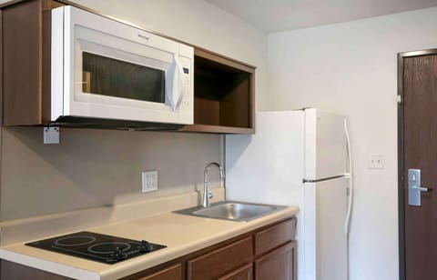 Standard Studio, 1 Queen Bed, Non Smoking, Refrigerator & Microwave | Private kitchen | Full-size fridge, microwave, stovetop, freezer