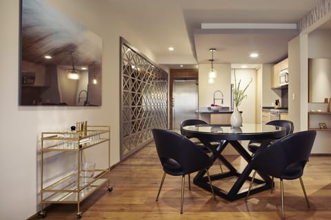 Elite Suite, 3 Bedrooms, Balcony, Park View | Dining room