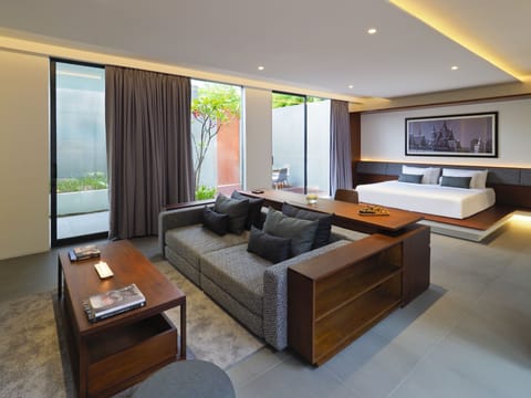 Courtyard Suite | Living area | LED TV