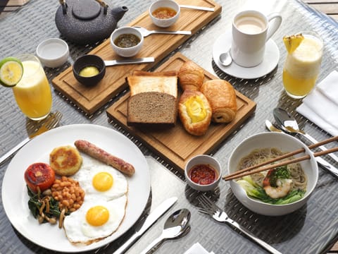 Daily English breakfast (USD 18 per person)