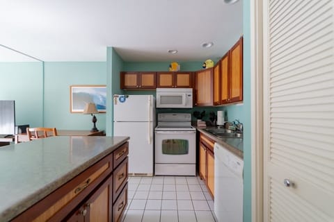 Condo, 1 Bedroom | Private kitchen | Fridge, microwave, oven, dishwasher