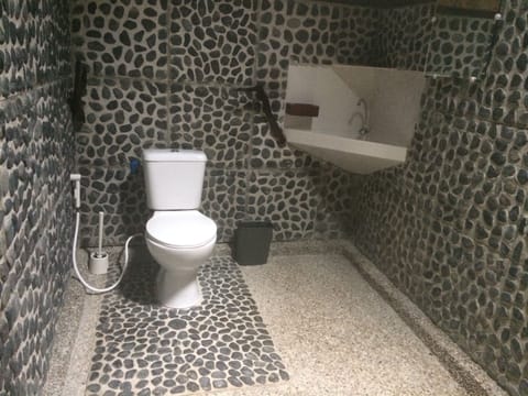 Cabin | Bathroom | Shower, bidet, towels