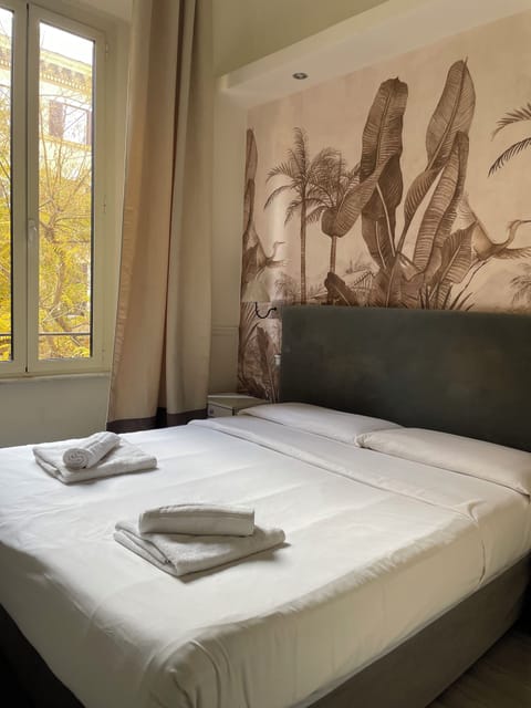 Deluxe Double Room, Ensuite | 1 bedroom, premium bedding, in-room safe, desk