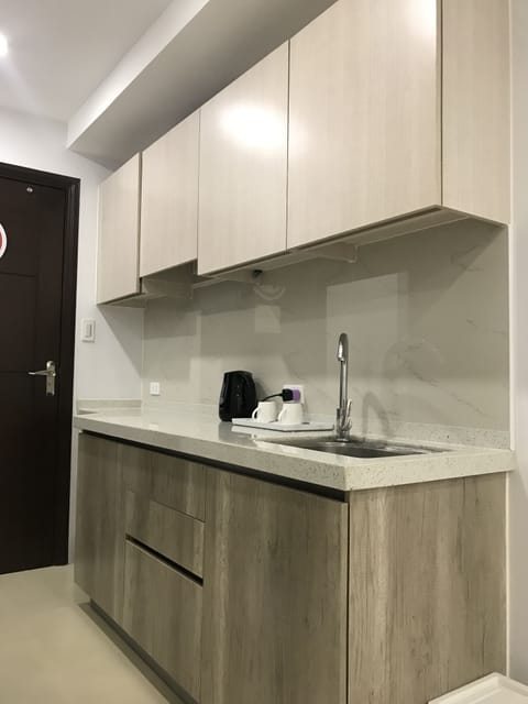 Studio | Private kitchenette | Fridge, microwave, stovetop, electric kettle