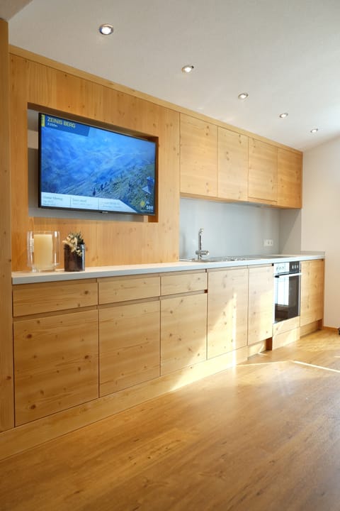 Apartment, 3 Bedrooms, Balcony | Private kitchen | Fridge, microwave, oven, stovetop