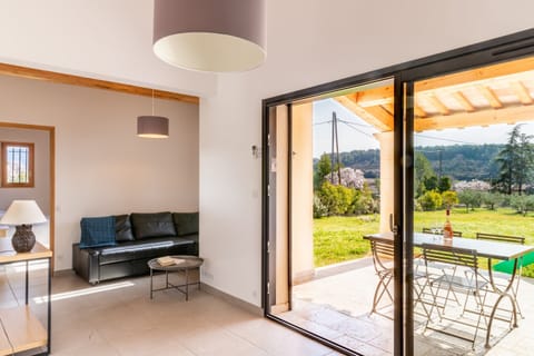 Superior Villa, Ensuite, Mountain View (Figuière) | Terrace/patio