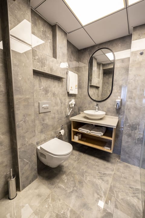 Standard Double Room | Bathroom | Deep soaking tub, free toiletries, hair dryer, bathrobes