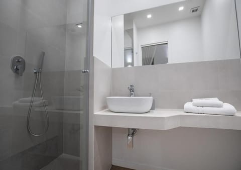 Classic Triple Room, Non Smoking, Balcony | Bathroom | Shower, free toiletries, hair dryer, bidet