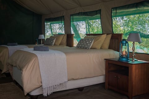 Luxury Tent, Patio, Lake View (Meru)