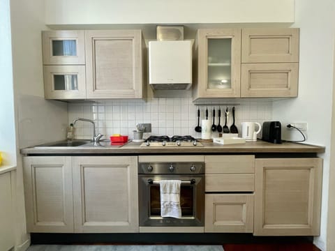 Romantic Apartment | Private kitchen | Coffee/tea maker, electric kettle