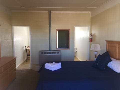 Apartment, 1 Queen Bed (No in room shower) | 1 bedroom, bed sheets