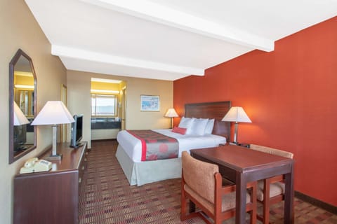 Standard Room, 1 King Bed, Accessible | Select Comfort beds, in-room safe, desk, iron/ironing board