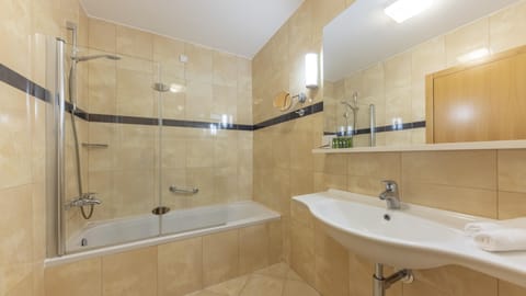 Combined shower/tub, free toiletries, hair dryer, bathrobes