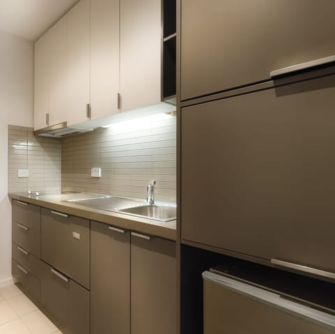 Studio Apartment | Private kitchenette | Fridge, microwave, stovetop, dishwasher