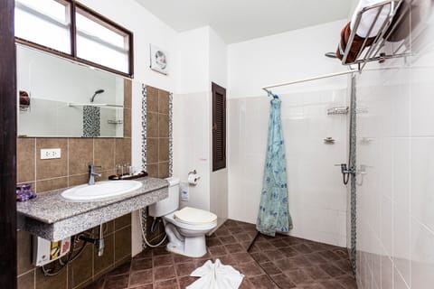 Deluxe Double Room, Pool View | Bathroom | Shower, towels, soap, shampoo