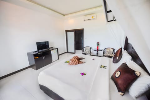 Deluxe Double Room, Pool View | Desk, soundproofing, free WiFi