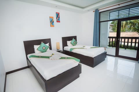 Deluxe Twin Room, Pool View | Desk, soundproofing, free WiFi