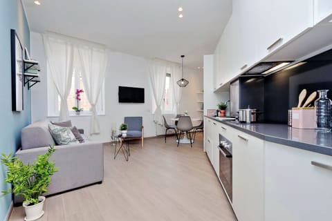 Apartment, 2 Bedrooms (Duomo Flat III) | Living area