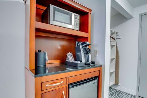 Deluxe Room, 1 King Bed with Sofa bed | Premium bedding, desk, laptop workspace, iron/ironing board