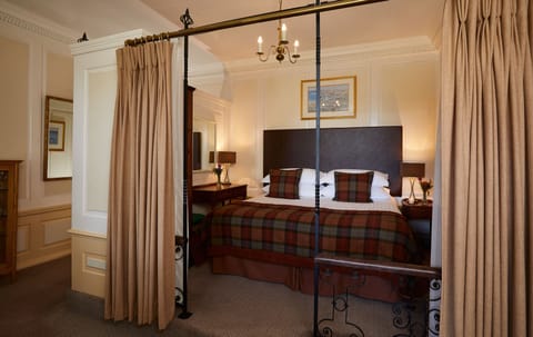 Premium bedding, in-room safe, iron/ironing board, free WiFi