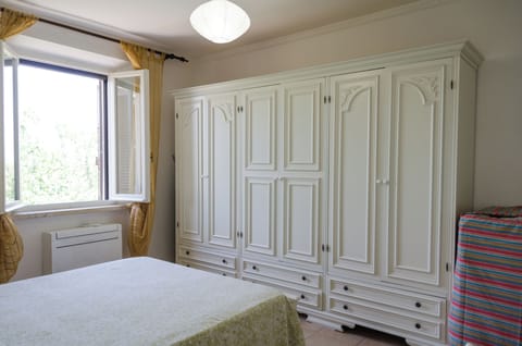 Premium bedding, down comforters, iron/ironing board, free WiFi