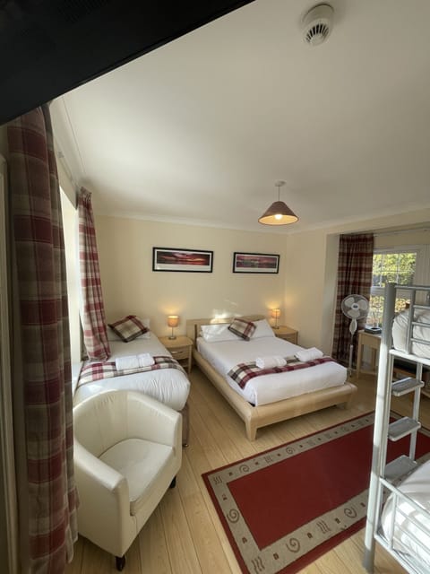 Family Room, Ensuite | Iron/ironing board, free cribs/infant beds, free WiFi, bed sheets