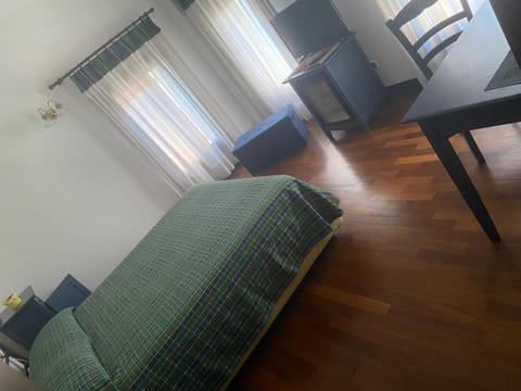 Premium bedding, minibar, desk, free WiFi