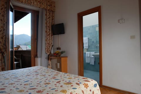 Double Room | Desk, free WiFi