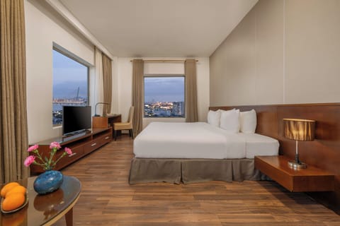 Junior Suite (Free Minibar) | Premium bedding, memory foam beds, minibar, in-room safe