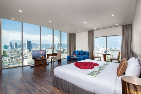 Grand Suite, 1 Bedroom, River View, Tower | Premium bedding, memory foam beds, minibar, in-room safe