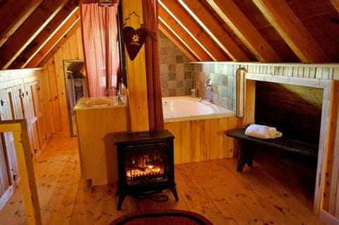 Whisperwood Cabin | Bathroom | Free toiletries, hair dryer, bathrobes, towels