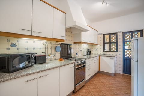 Suite, 1 Bedroom, Sea View, Sea Facing, 80 m from the main complex | Private kitchen | Full-size fridge, microwave, oven, stovetop