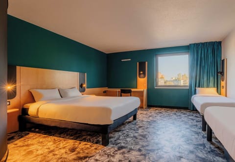 Quadruple Room, Non Smoking | Desk, blackout drapes, soundproofing, free WiFi