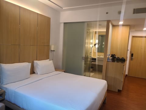 Superior Room, 1 King Bed | Bathroom | Shower, rainfall showerhead, eco-friendly toiletries, hair dryer