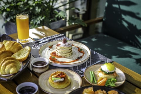 Daily full breakfast (INR 999 per person)