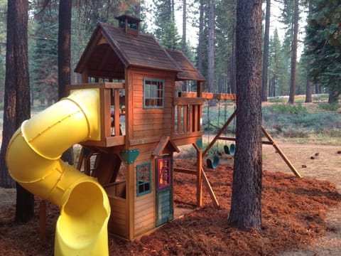 Children's playground (90 lbs max per child)