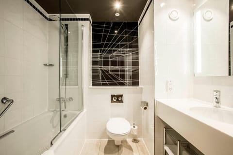 Combined shower/tub, eco-friendly toiletries, hair dryer, towels