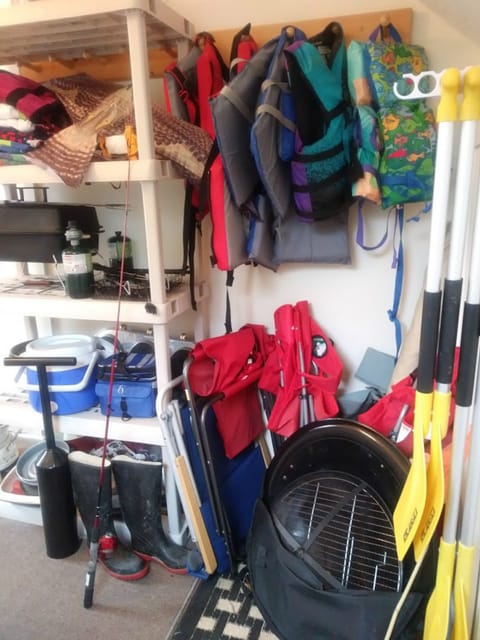 Free to use! Propane BBQ, portable fire pit, crab/clam gear, beach chairs & MORE