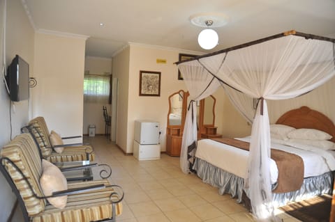 Executive Double Room | Desk, iron/ironing board, free WiFi, bed sheets