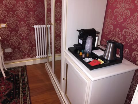 Superior Double or Twin Room, Non Smoking, Courtyard View | Coffee and/or coffee maker
