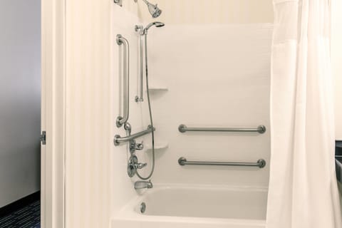 Room, 1 King Bed | Bathroom | Combined shower/tub, free toiletries, hair dryer, towels
