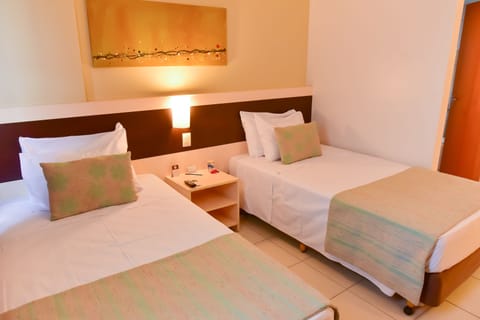 Executive Room, 2 Twin Beds, Non Smoking | In-room safe, desk, free WiFi