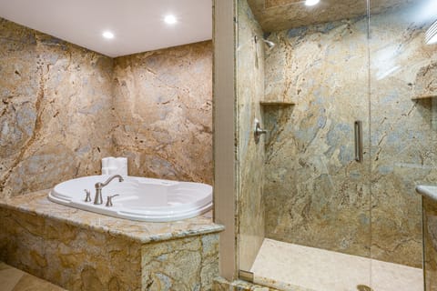 Suite, 1 Bedroom, Jetted Tub | Bathroom | Combined shower/tub, free toiletries, hair dryer, towels