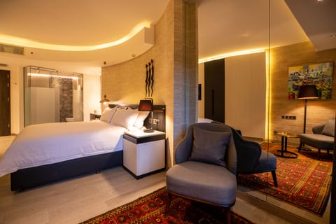 Deluxe Room, Multiple Beds (Garden Terrace) | Egyptian cotton sheets, premium bedding, Tempur-Pedic beds, free minibar