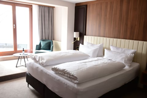 Comfort Double Room | Hypo-allergenic bedding, minibar, in-room safe, desk