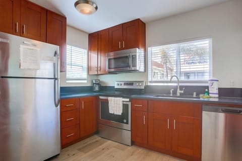 Apartment, 3 Bedrooms | Private kitchen | Fridge, microwave, oven, dishwasher